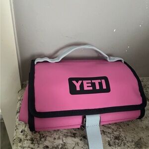YETI Pink daytrip Lunch Bag nwt